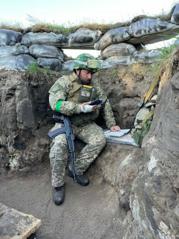 In The Break Between Combat Duty, Ukrainian Professor Fedor Shandor Gives A Lecture To His Students