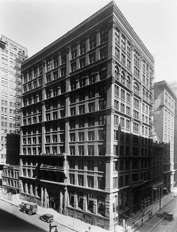 This is the world's first skyscraper, the 10-story Home Insurance Building located in Chicago:The absolutely gargantuan skyscraper was built in 1885 and torn down in 1931.