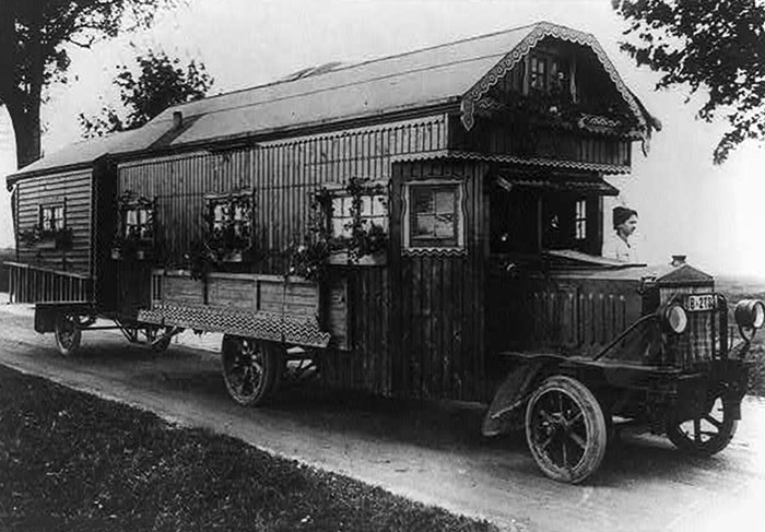 pictures from history - world's oldest motorhome - E