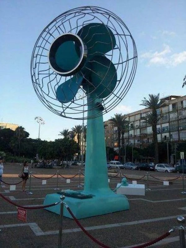 38 Giant Things You Won't Believe.