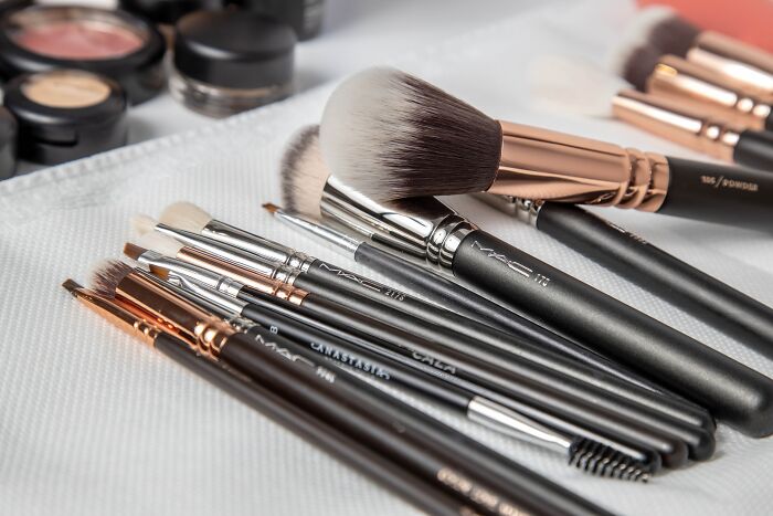company secrets  - makeup brushes - own