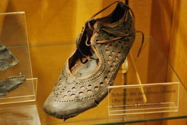 fascinating photos - ancient roman shoes