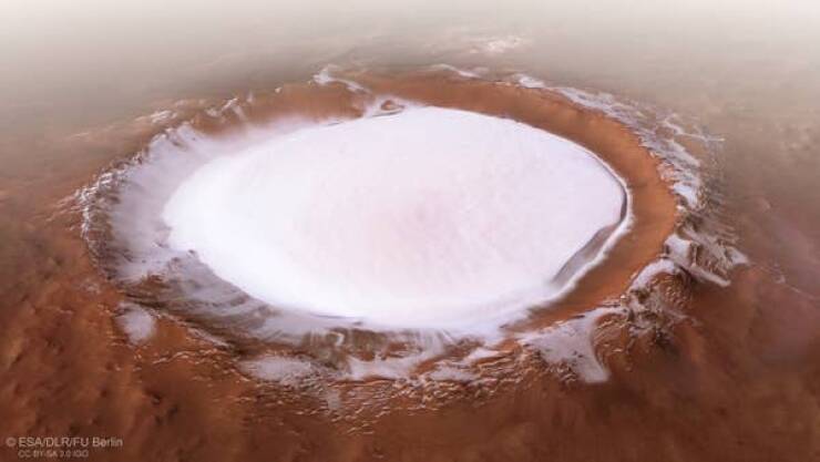 fascinating photos - mars crater