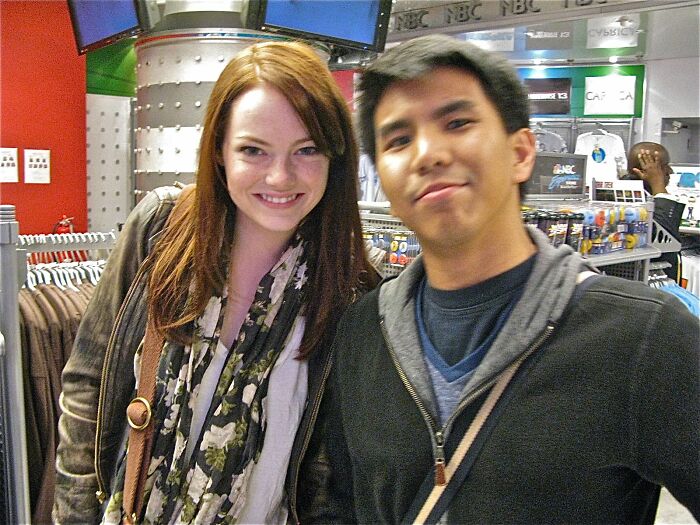 Emma Stone.

As I was being all tourist-y in the NBC Store at the Rockefeller Center in New York, I heard someone with a very familiar voice chatting it up with the cashier. I remember the cashier asking that person when she's going to go the natural route with her hair color again. Lo and behold, it was Emma Stone. Her name escaped me at first but I mustered the courage to go up to her and ask if she's "the one who's gonna play Mary Jane Watson in the upcoming Spider-Man remake." She smiled and said no, but she was going to be Gwen Stacy. She had who I'm assuming is her assistant with her and they seemed to be in a rush because she was going to host SNL that time but she graciously posed for a picture with me.


I'm blurred out a bit because the assistant guy was the one who took the photo and he was the one scrambling to get out of that place.