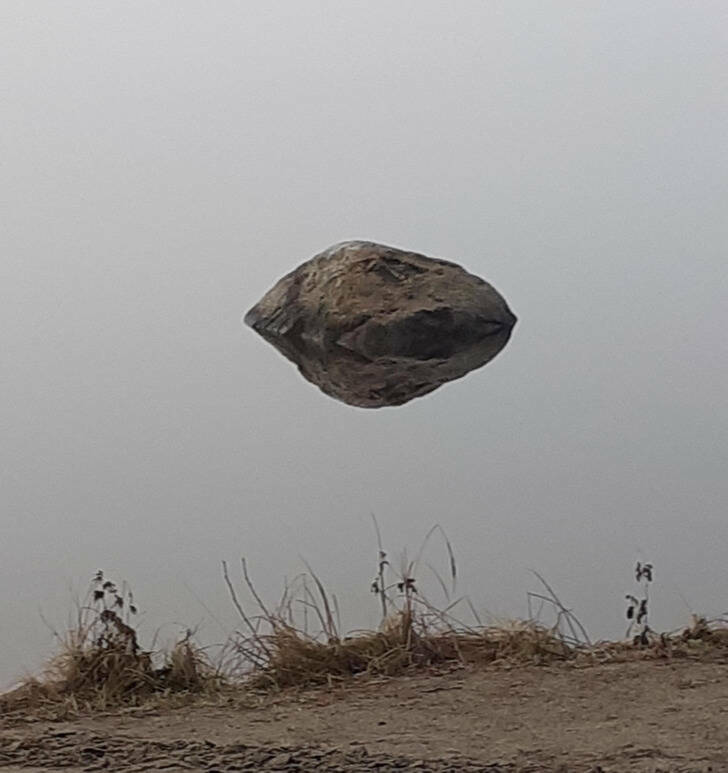pics that play tricks on your eyes - floating rock optical illusion -