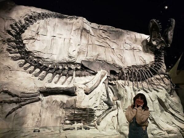 “Just Saw Black Beauty – One Of The Most Complete T-Rex Skeletons Ever Found. Excited 5’5″ Primate For Scale”