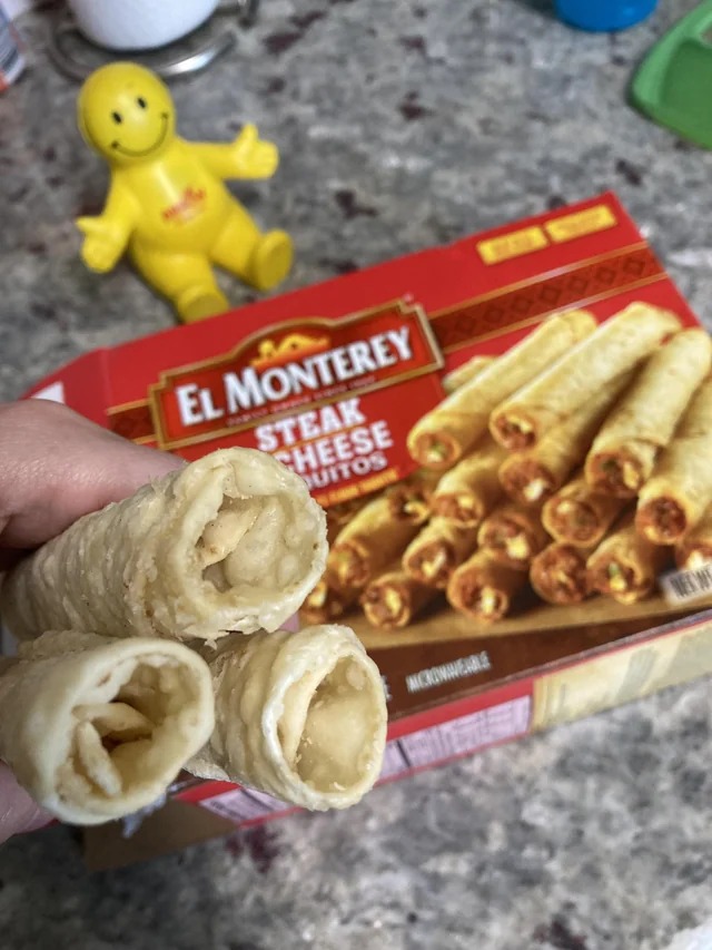 expectations vs reality - snack - El Monterey Steak Cheese Quitos Micrownenble Nes W