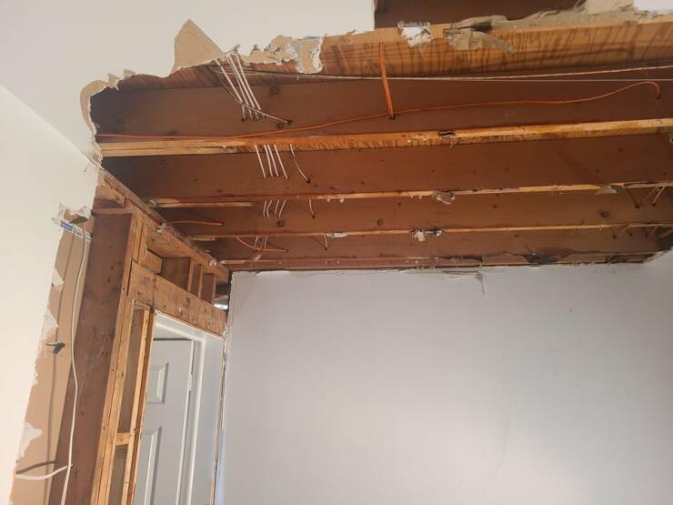 "Today my upstair's neighbor forgot to close his bathroom sink, my apartment flooded because of it."