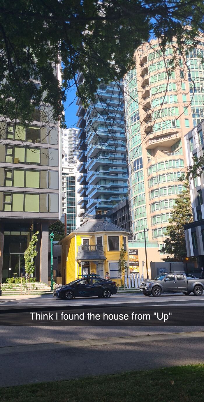 Found A House That Looks Like The One From "Up" In Vancouver, Canada