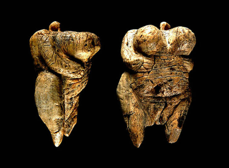 Oldest Sculpture Of A Human Form (35,000 – 40,000 Years Old)

At 35,000-40,000 years old, the Venus of Hohle is the oldest statue depicting a human figure. This mammoth-ivory figurine was found in Germany.