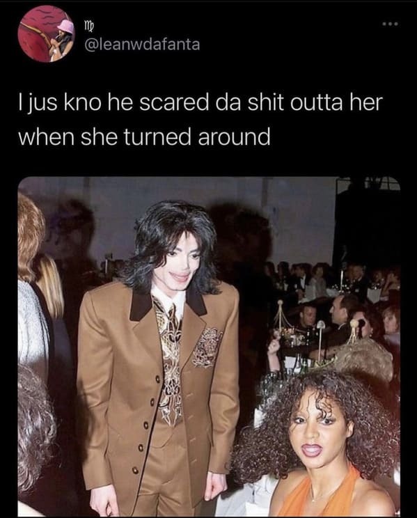 funniest tweets of the week - photo caption - mp ... I jus kno he scared da shit outta her when she turned around 00