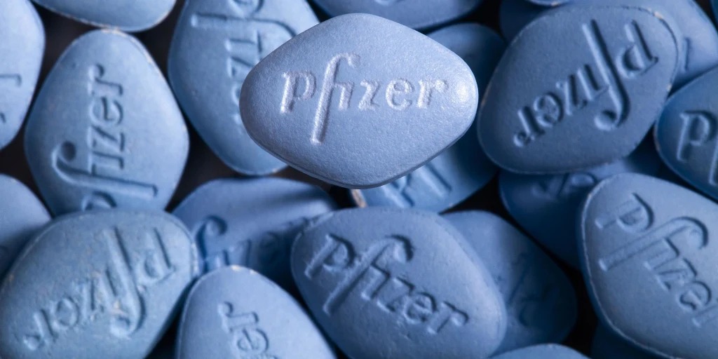 Not being honest with doctors about viagra. It has many dangerous drug interactions and can cause a lot of problems from what I’ve heard. Trust me the doctor ain’t gonna judge you guys, they have seen much more embarrassing things. And it would suck to die because you wanted to hide something just for it to be later stated in your death certificate.