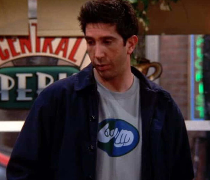 In Friends S08e17 The One With The Tea Leaves, Ross' T-Shirt Has An Image On It Which Means "Friends" In Sign Language