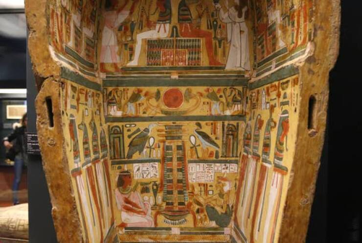 This is what the inside of the ancient Egyptian Djedhoriwefankh's intricately painted coffin looks like: