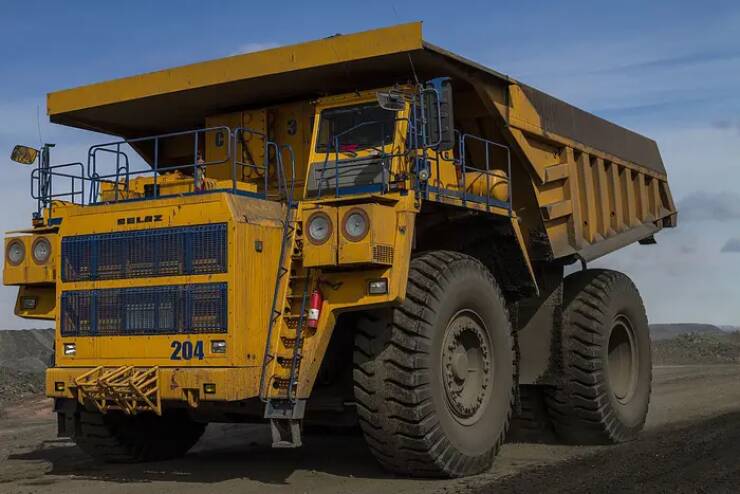 This is a BelAZ dump truck, the biggest dump truck in the world: