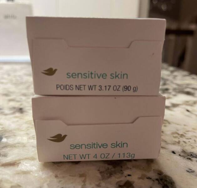 shrinkflation pics - box - sensitive skin Poids Net Wt 3.17 Oz 90 g sensitive skin Net Wt 4 Oz113g
