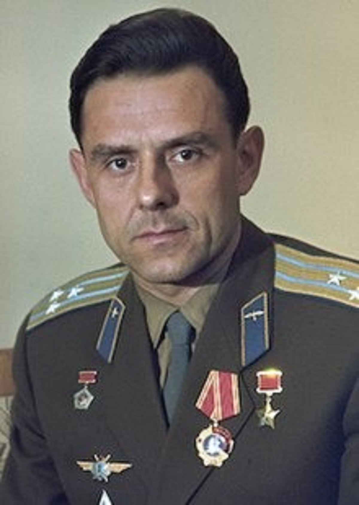 Vladimir KomarovOne of the first Russian cosmonauts. He knew the soyuz space capsule was unsafe, he told them repeatedly, but flew anyway to spare the life of his replacement pilot. Before liftoff he demanded that when he died, all officials at the kremlin would have to attend his funeral and see what they did to him. All they were able to retrieve was a charred heel bone. Top image are the kremlin officials at his open-casket funeral..