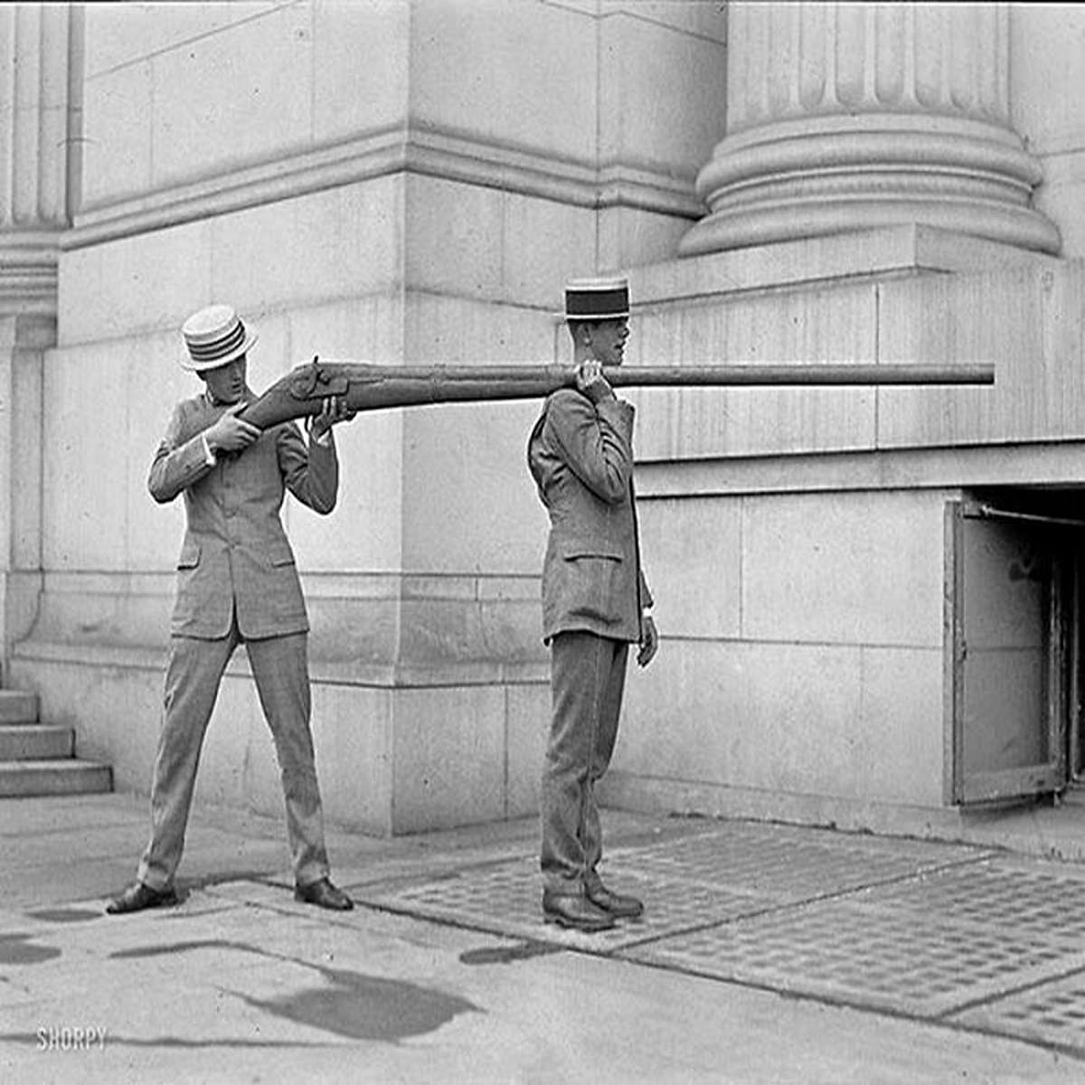 ridiculous pics from the past - big gun on shoulder - Shorpy