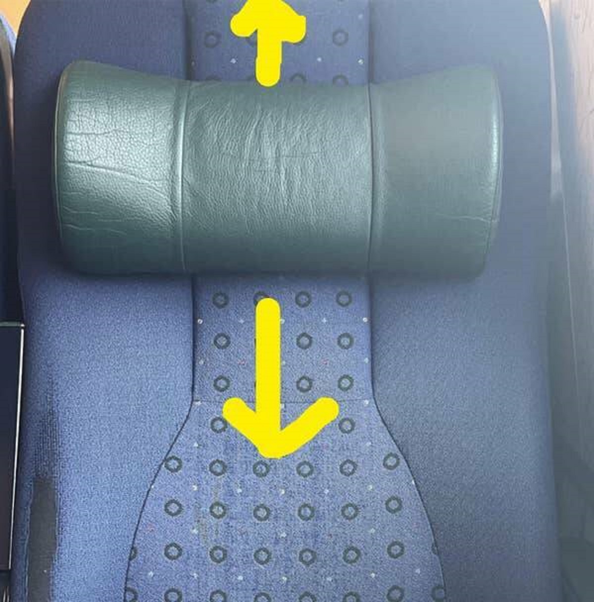 You can actually move this headrest from a transport in Denmark to whatever height you need.