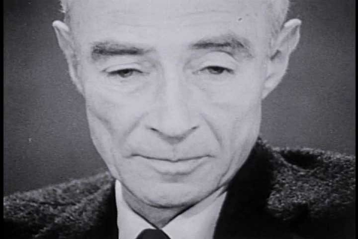 Robert Oppenheimer thought highly of physicist Hans Bethe and chose him to head the Theoretical Division at Los Alamos. After the War, Bethe declined to participate in developing thermonuclear weapons as he believed that the world would not be worth preserving after a war with such weapons