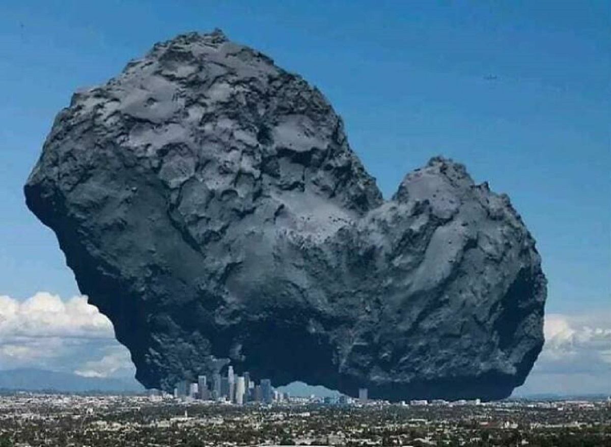 "Comet 67p/C-G Compared To The City Of Los Ángeles"