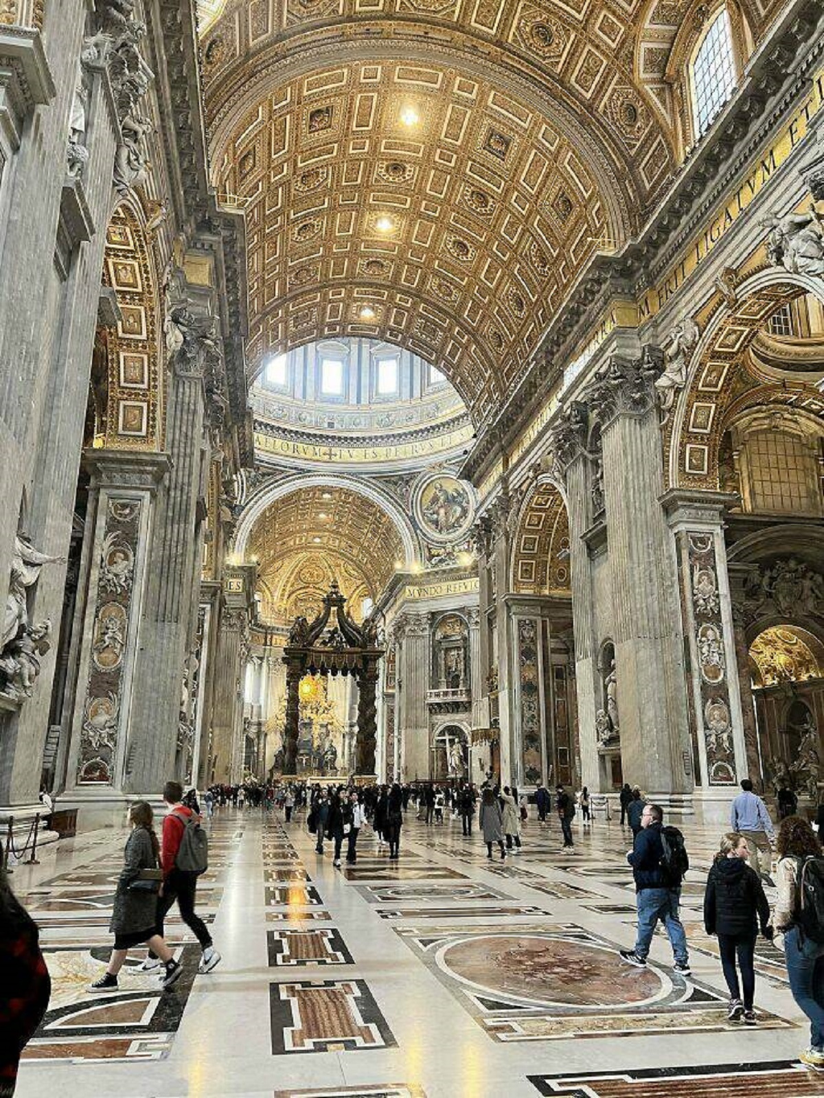 "Went To St. Peter’s Basilica Today And The Sheer Size Of It Made Me Feel A Little Uneasy Tbh"