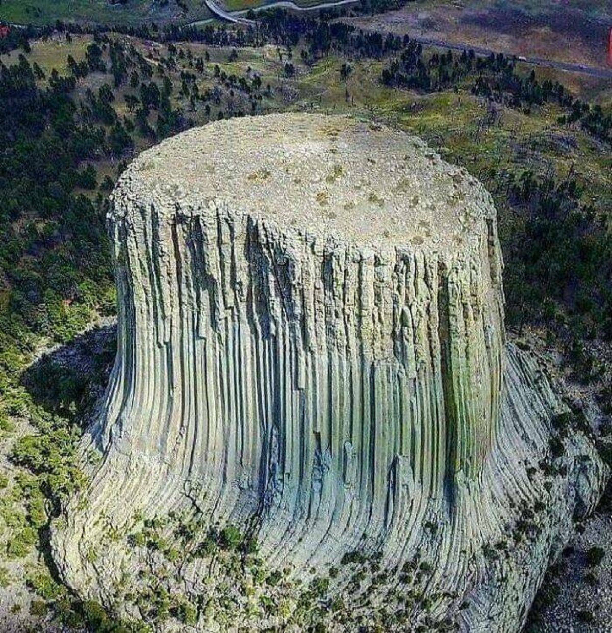 viral pics - devils tower national monument