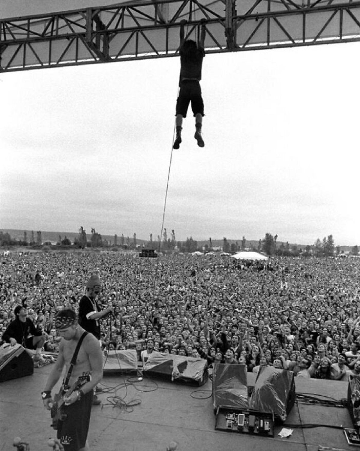 In September Of 1992, Pearl Jam, In Order To Celebrate Their Seeming Overnight Success, Staged A Free Show In Seattle’s Magnusson Park For Over 70,000 People