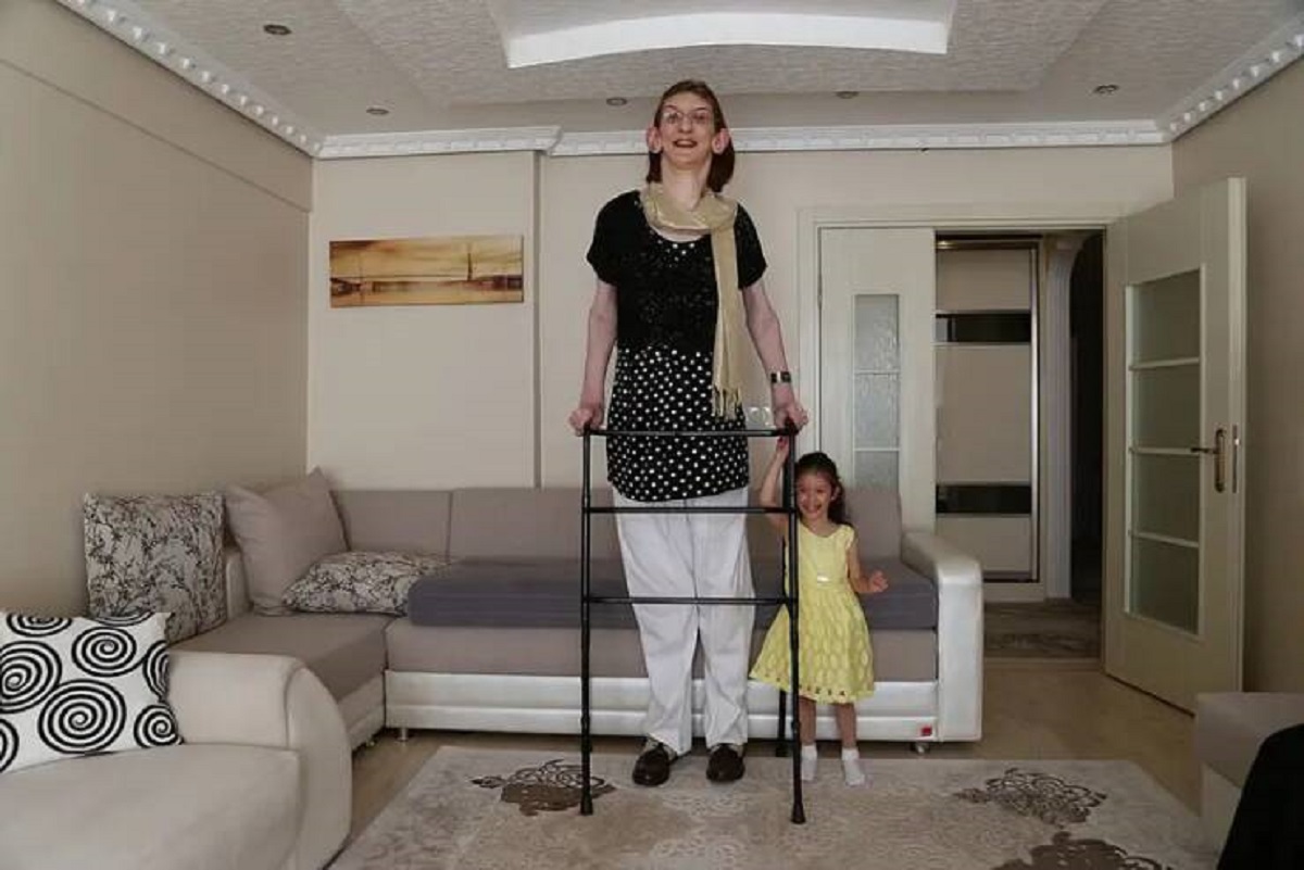 This is Rumeysa Gelgi, the tallest woman in the world:

This picture was taken when she was 17 years old.