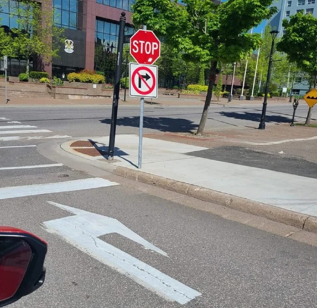 So, can you make a right turn here?