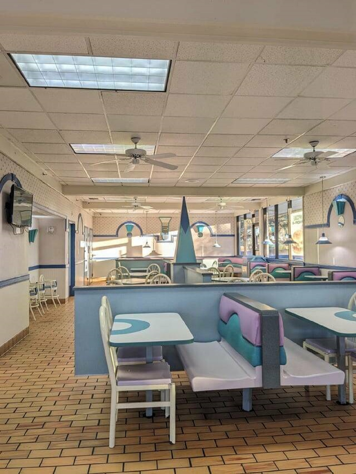 "This Burger King still use their furniture's from the 80s"