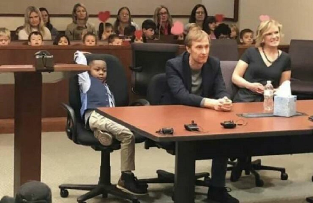 "In 2019, A 5-Year-Old Michigan Boy Invited His Kindergarten Class To Witness His Adoption. His Entire Class Showed Up"