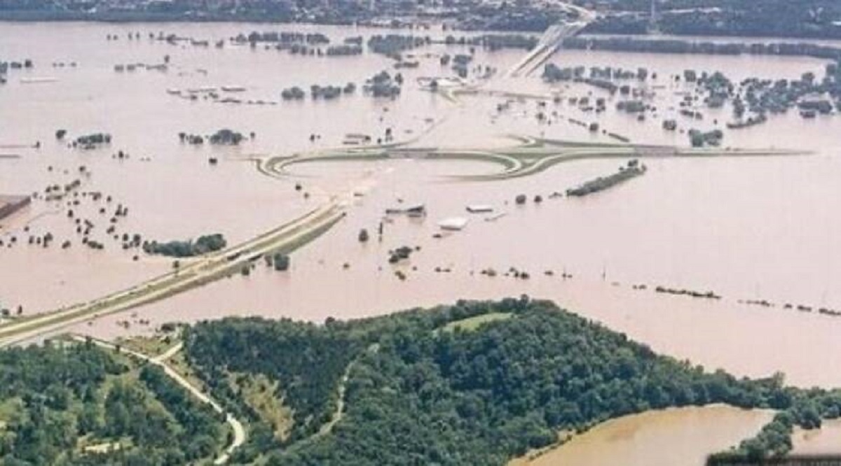 "In 1993, A Man Named James Scott Purposely Damaged A Levee And Caused A Massive Flood Of The Mississippi River Only To Stall His Wife From Coming Home So That He Could Party"