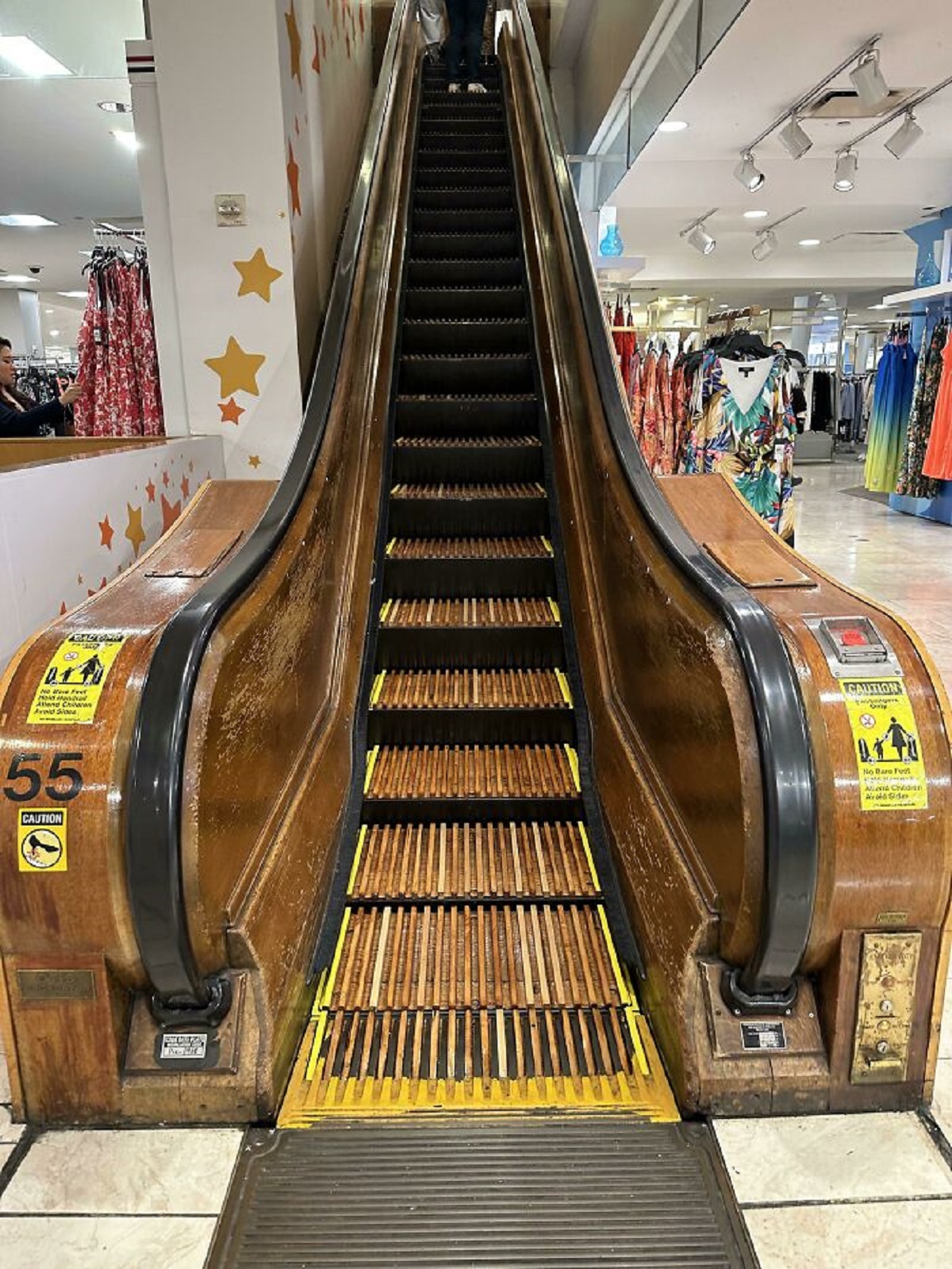 "I’m At The NYC Macys And The Escalator Is Made Out Of Wood"