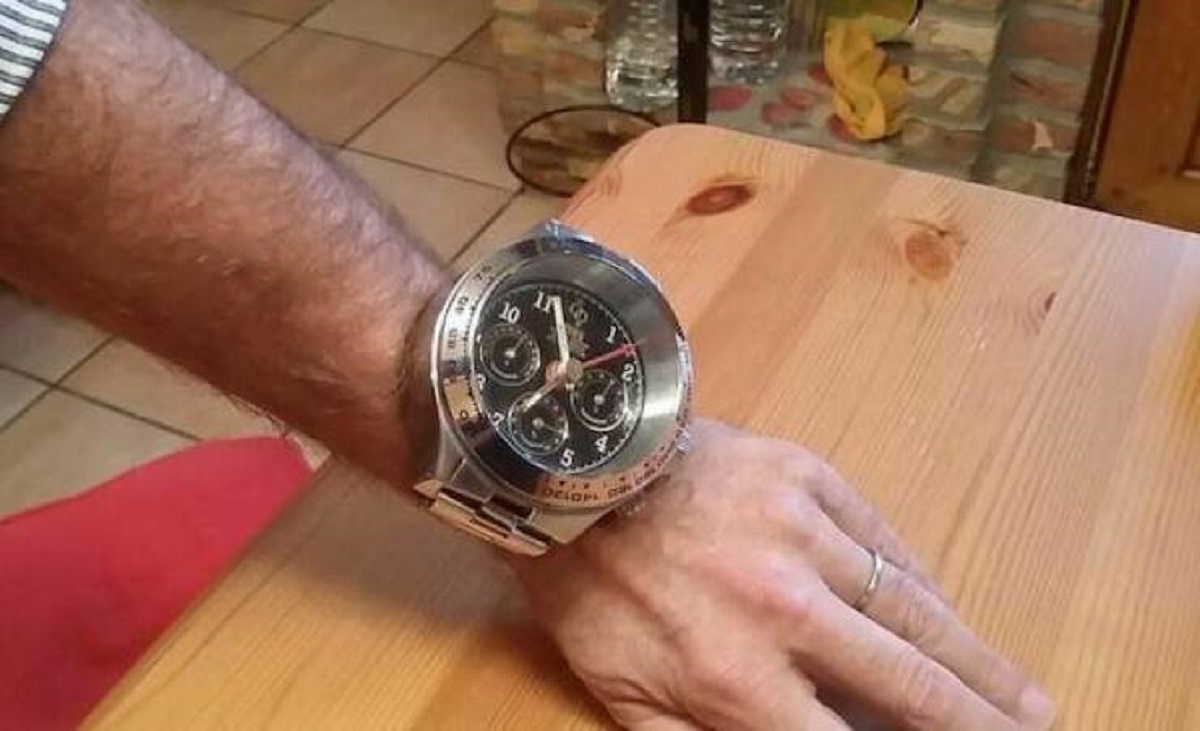 analog watch