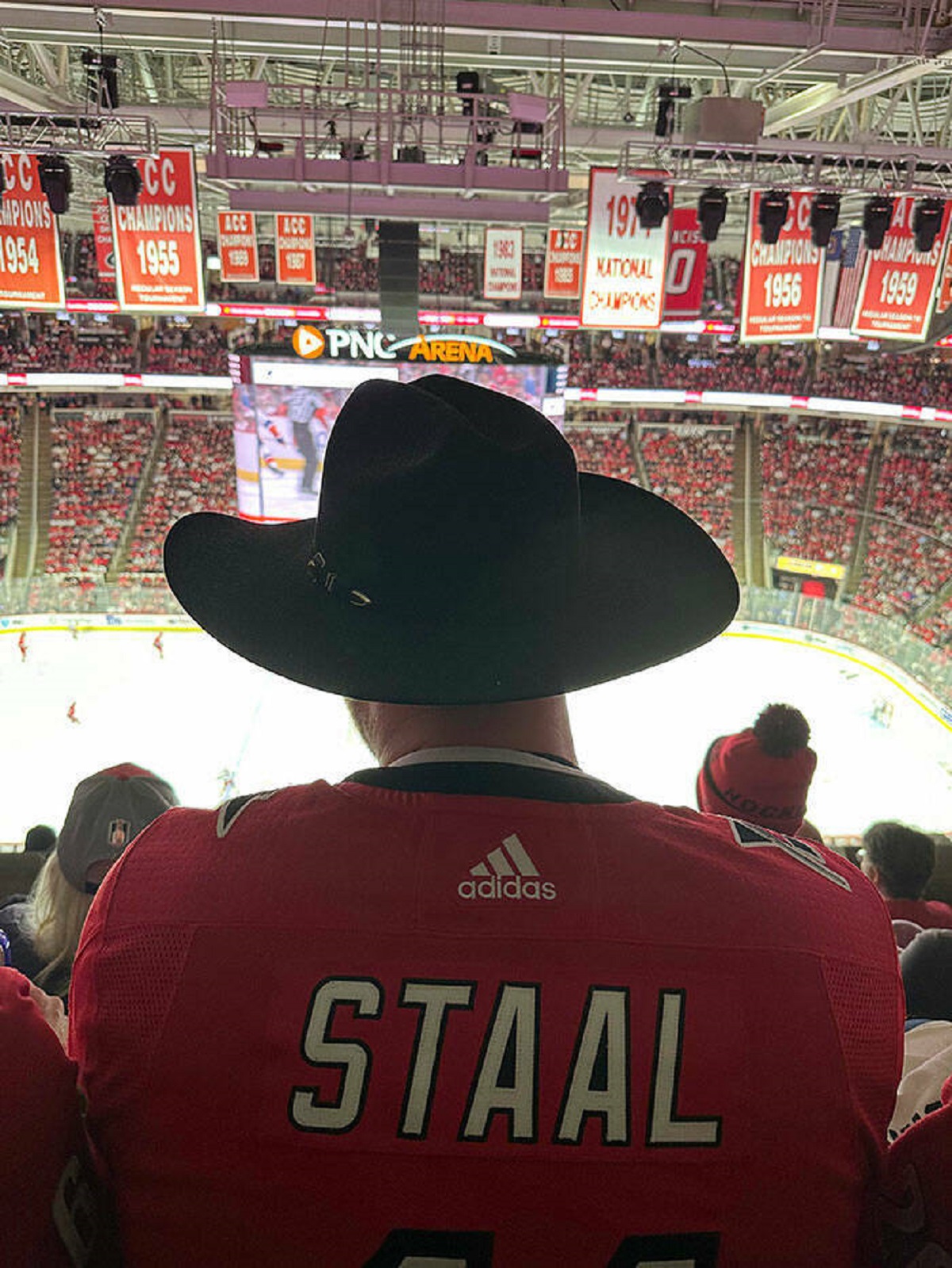 "Guy In Front Of Me Refused To Take Off His Hat After I Told Him It Was Blocking My View"