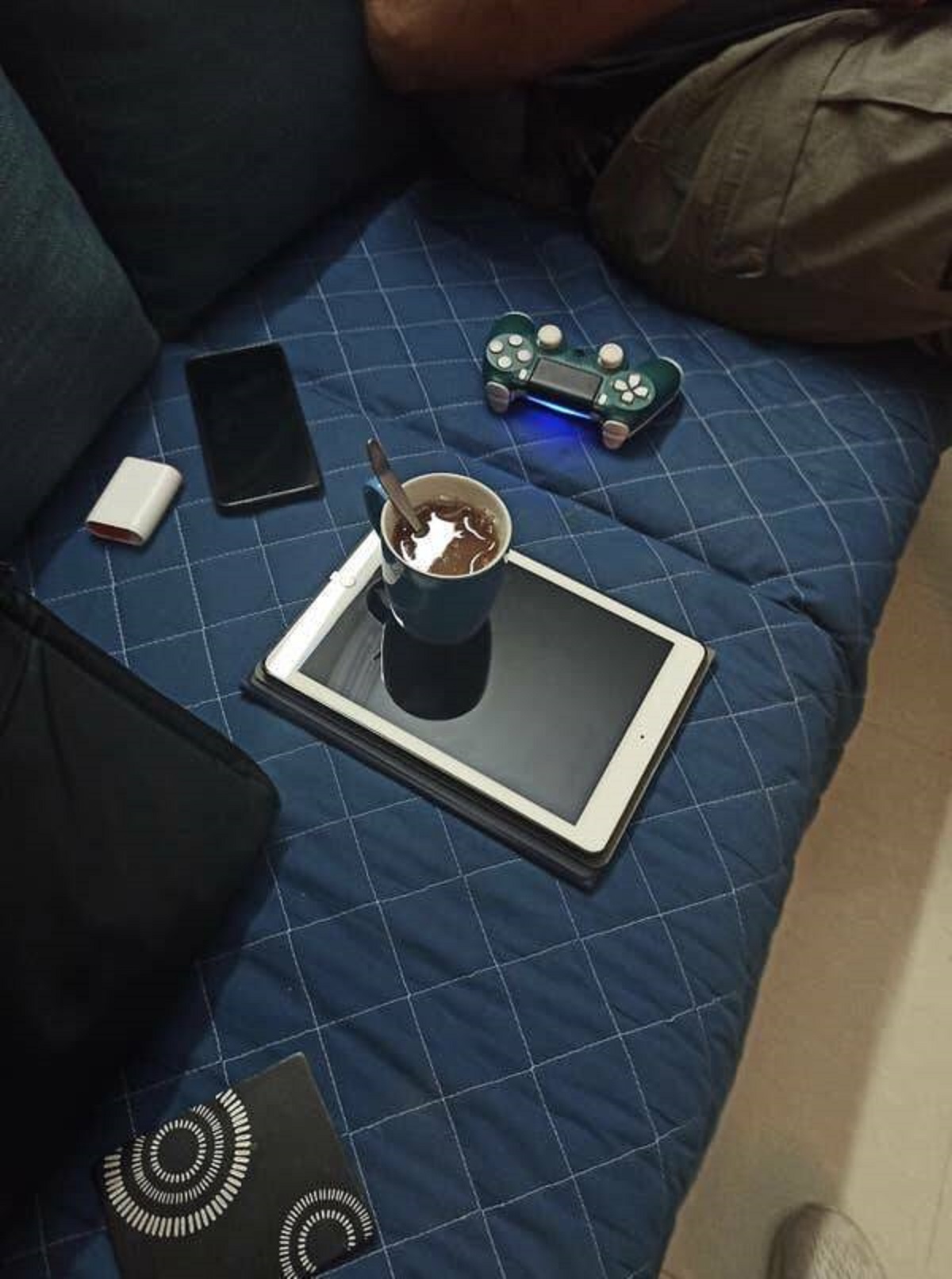 This dad who uses his iPad like a coaster: