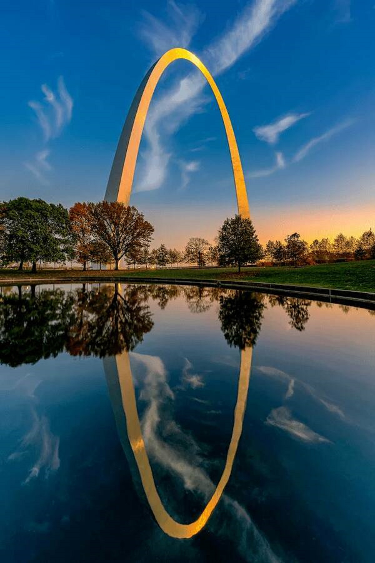 "Gateway Arch National Park."