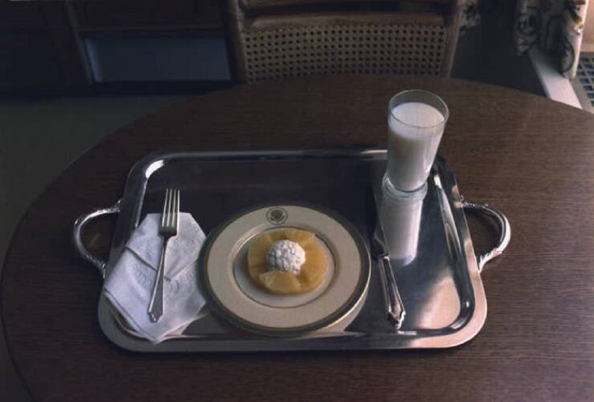 This is the last meal Richard Nixon ate in the White House before he resigned. Pineapple, cottage cheese, and a glass of milk: