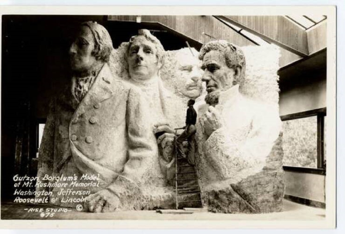 The original plan for Mount Rushmore included the bodies of the four presidents: