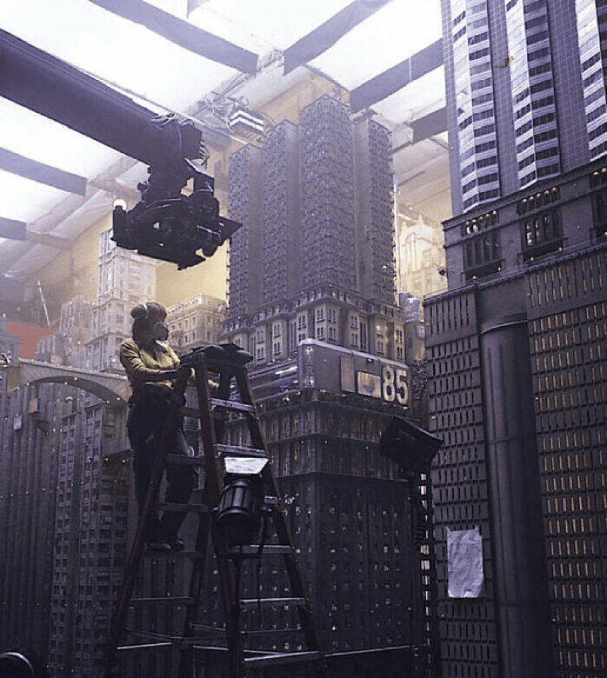 "The Fifth Element (1997) - The Amazing Miniature Work Behind The New York Cityscape Of The Movie"