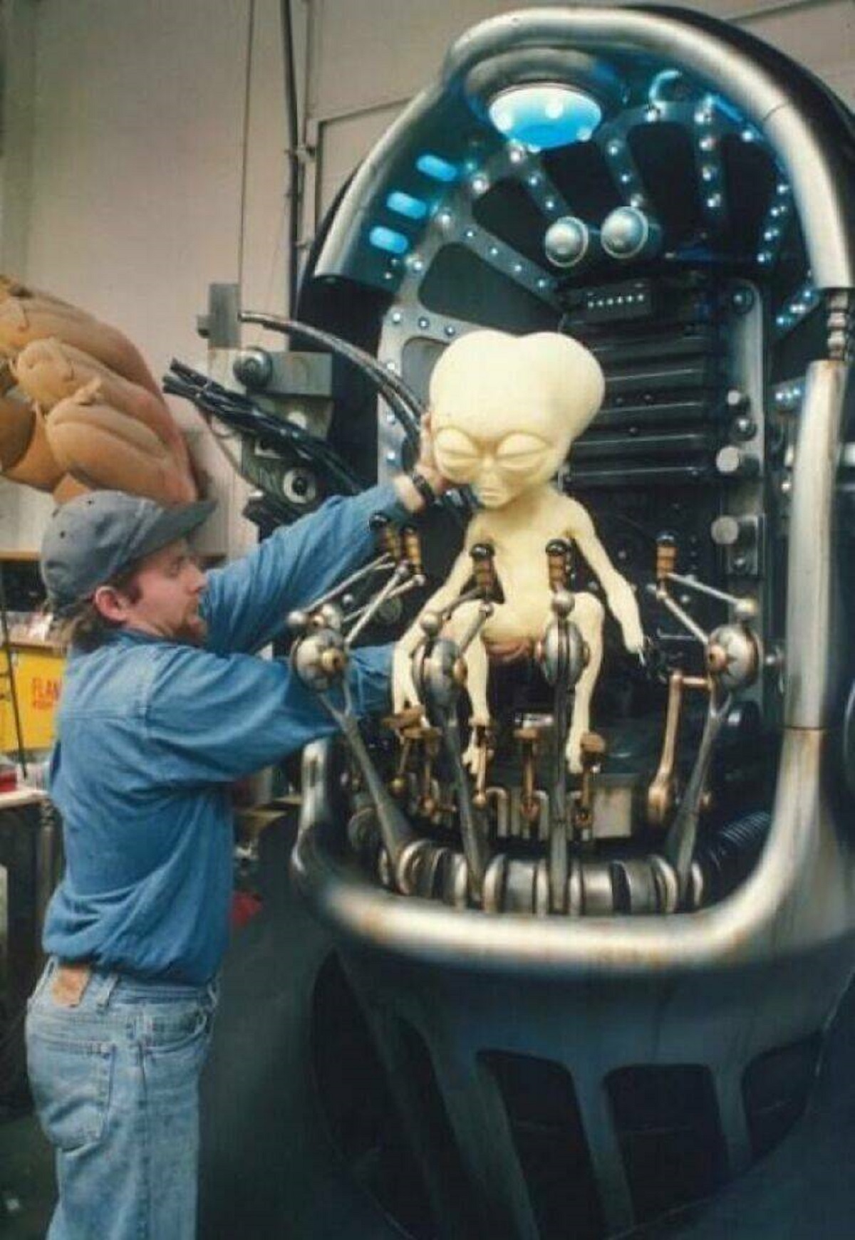 "Men In Black (1997) Never Realized The Small Animatronic Alien Inside The Human Head Was That Large!"
