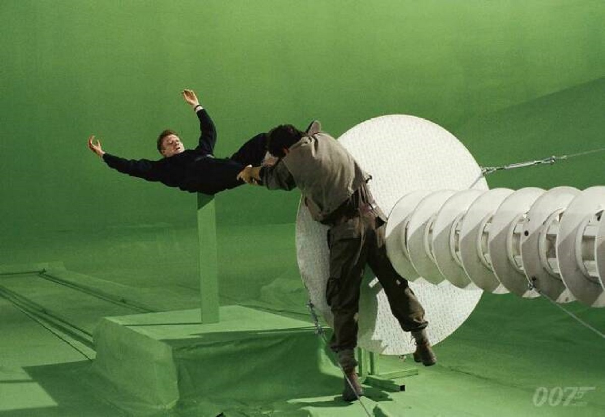"Pierce Brosnan And Sean Bean Filming 006's Death Scene In Goldeneye"