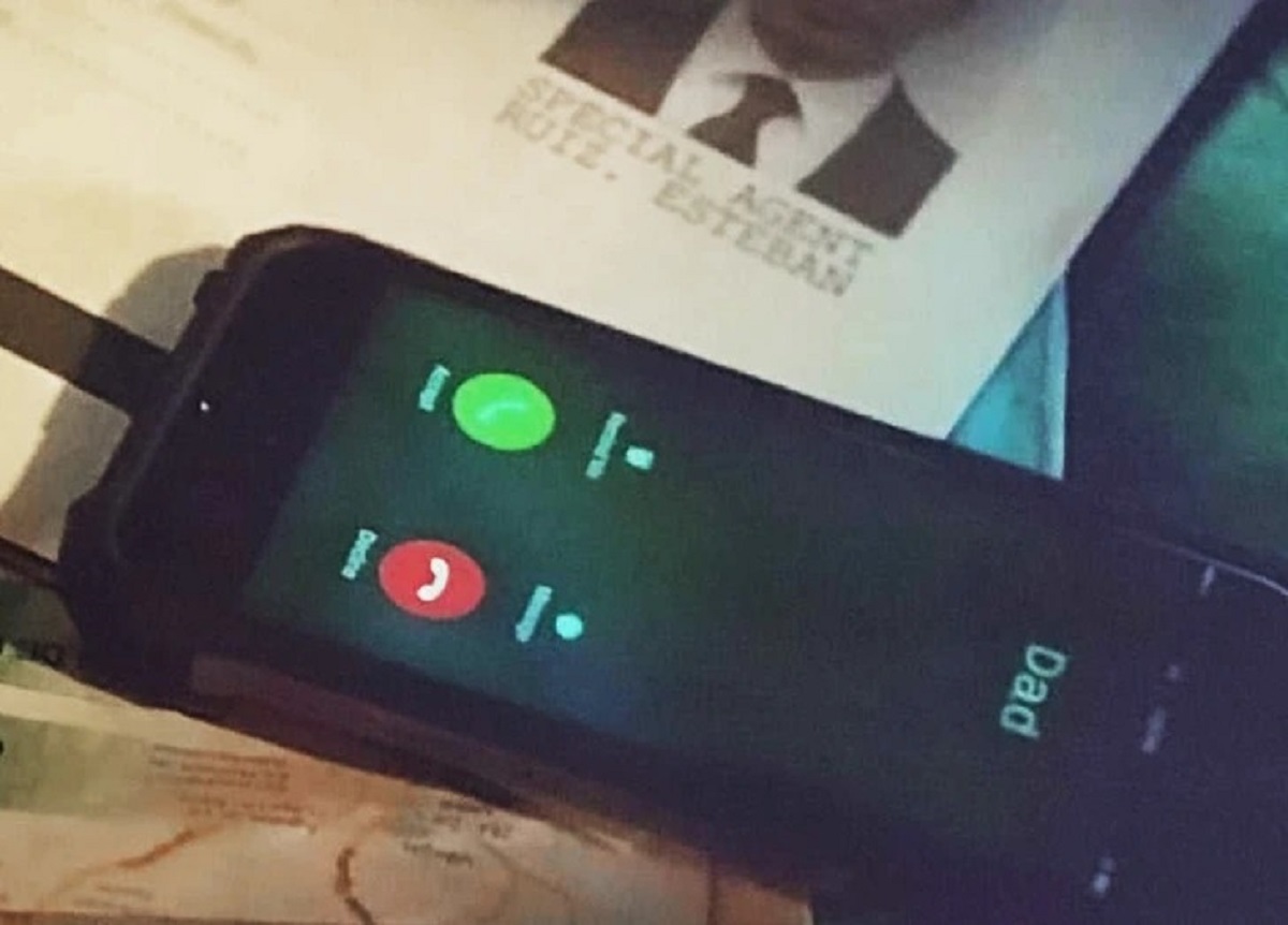 In Hellboy, when Hellboy is talking to his dad, the phone screen shows an “incoming call” screen instead of an “in call” screen.