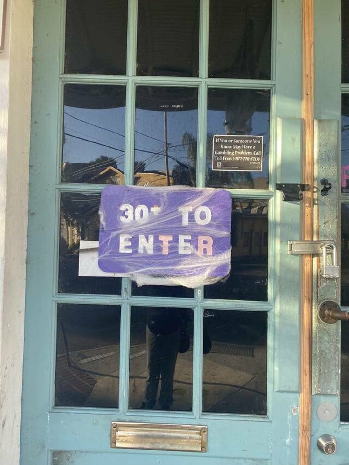 "30+ to enter this New Orleans bar"