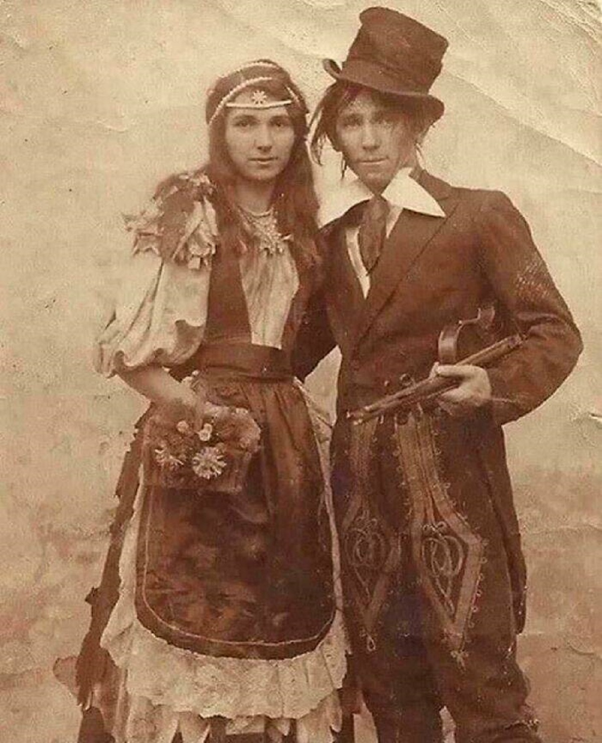 "A Couple Of Victorian Travellers, 1890s"