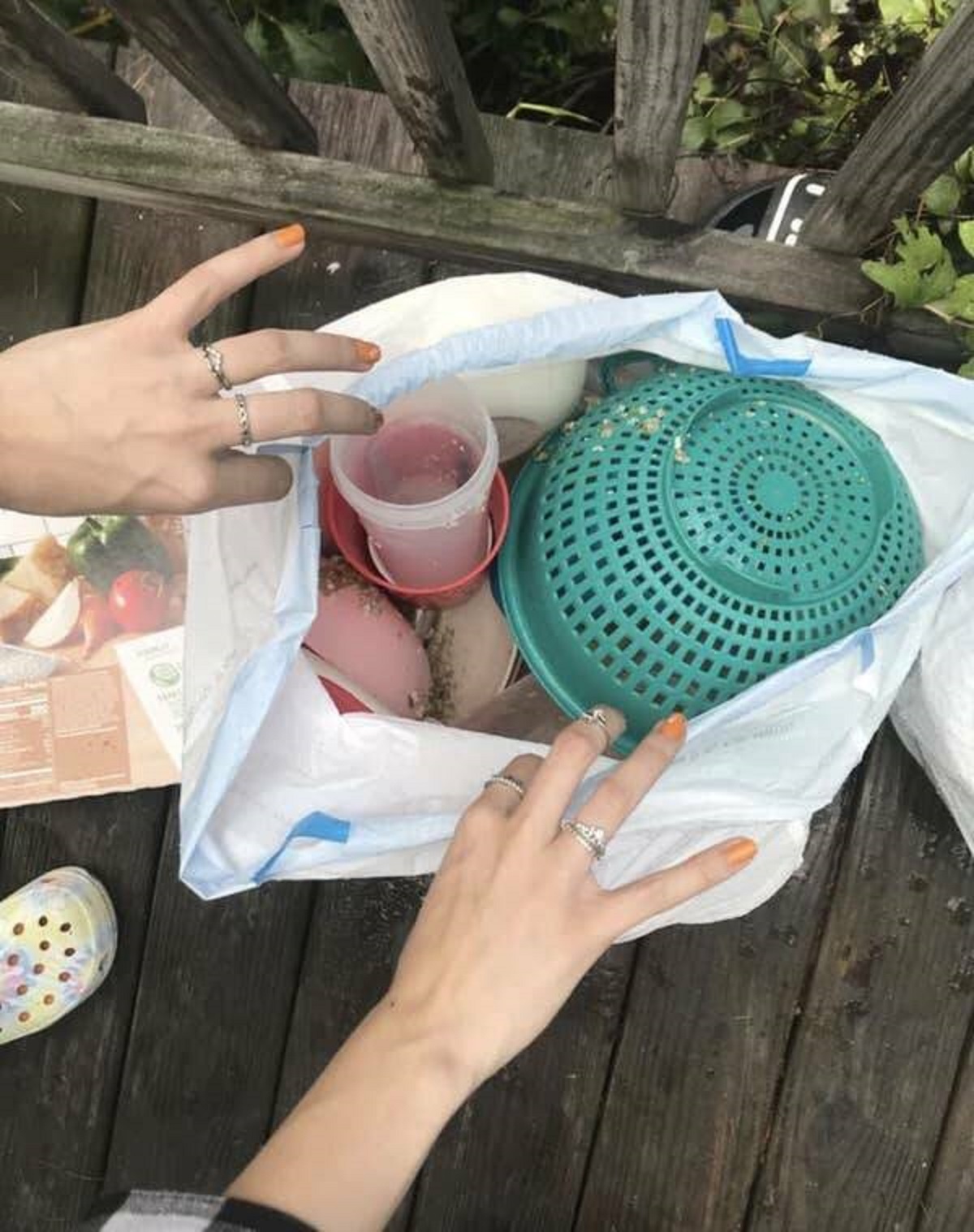 This roommate who THREW OUT all the dishes to avoid doing them: