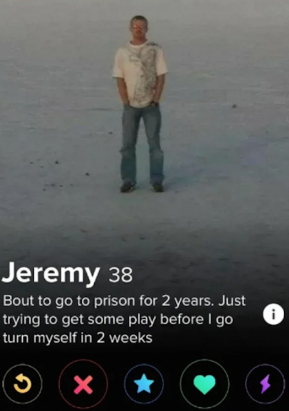 27 Tinder Profiles That Are Just Shameless