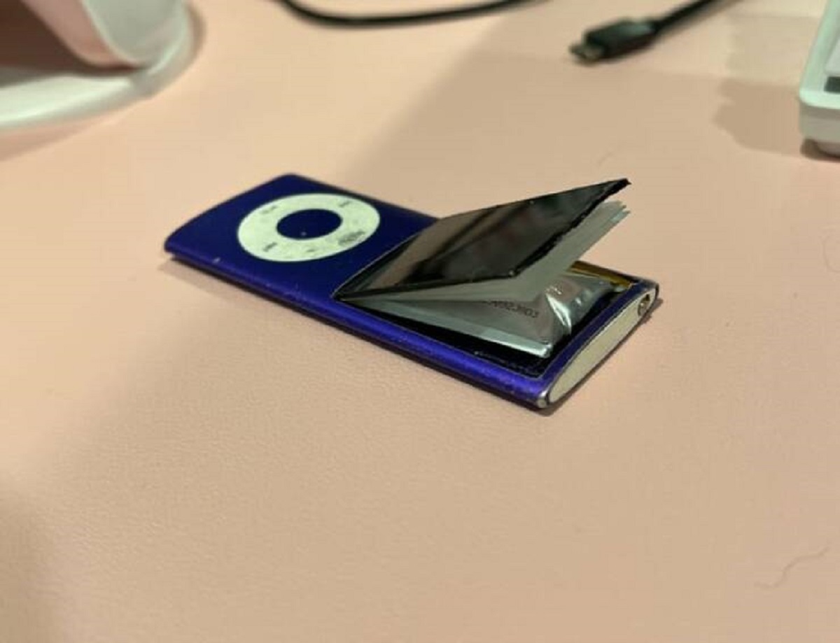 "My ipod nano’s battery puffed up"