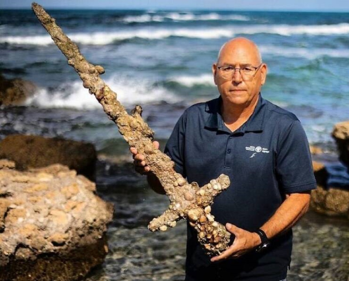 "A Crusader Sword, Believed To Be Around 900 Years Old, Was Discovered Off The Northern Coast Of Israel In October 2021"

"The iron sword, measuring slightly less than 4 feet in length, is thought to have been owned by a Crusader who journeyed to the Holy Land around 1100 AD."